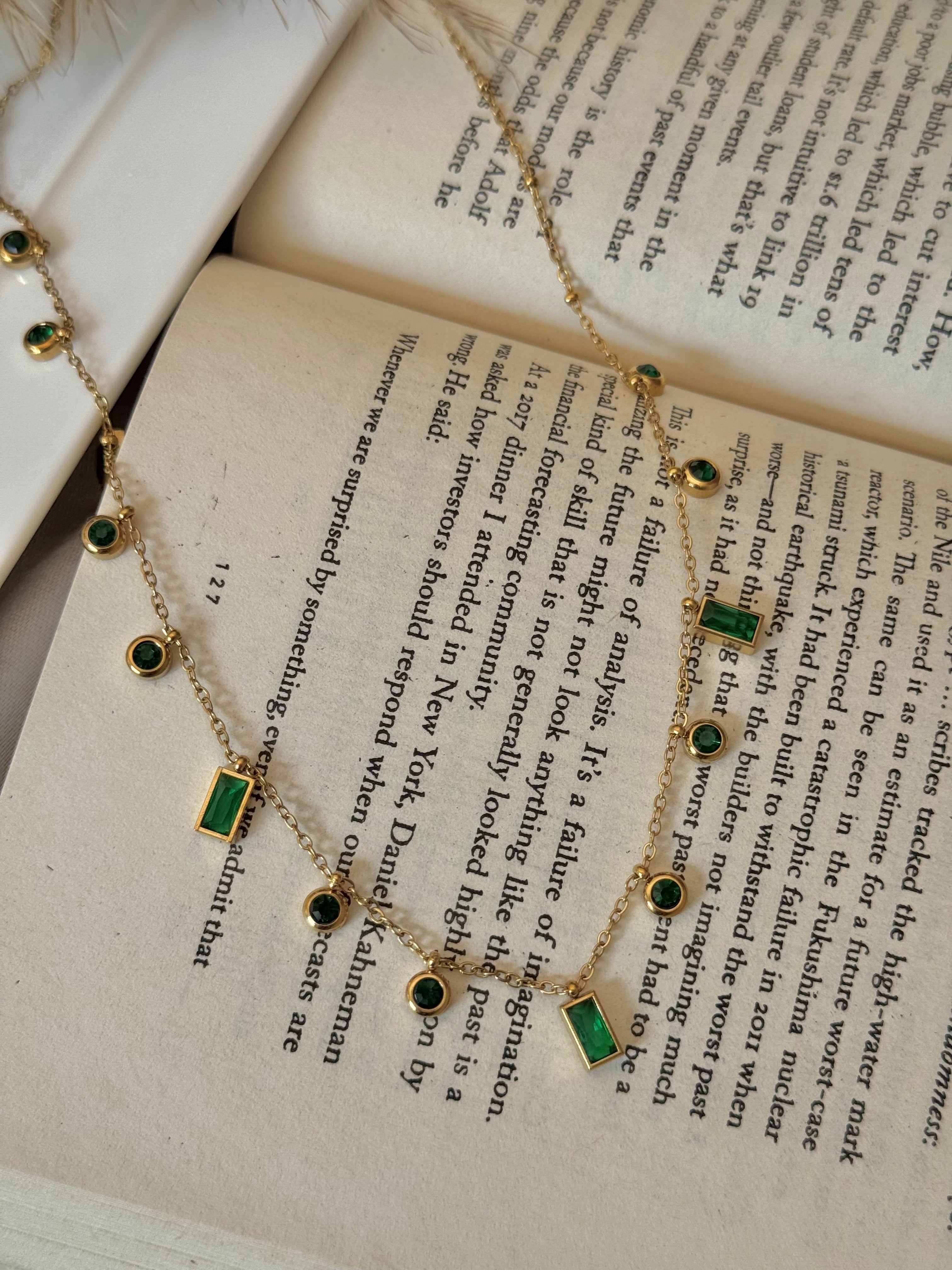 SCARLET EMARALD NECKLACE