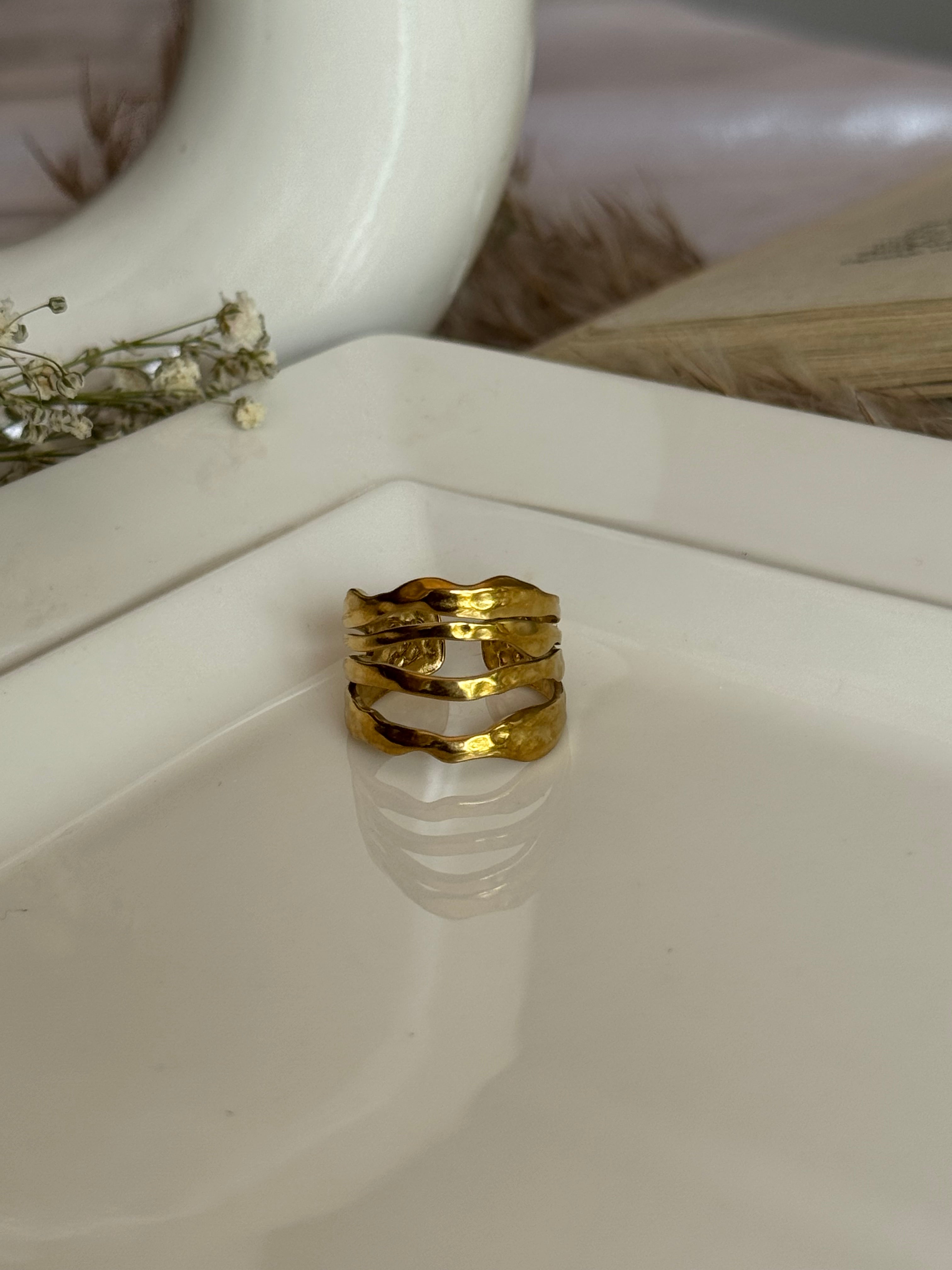TUERE RING