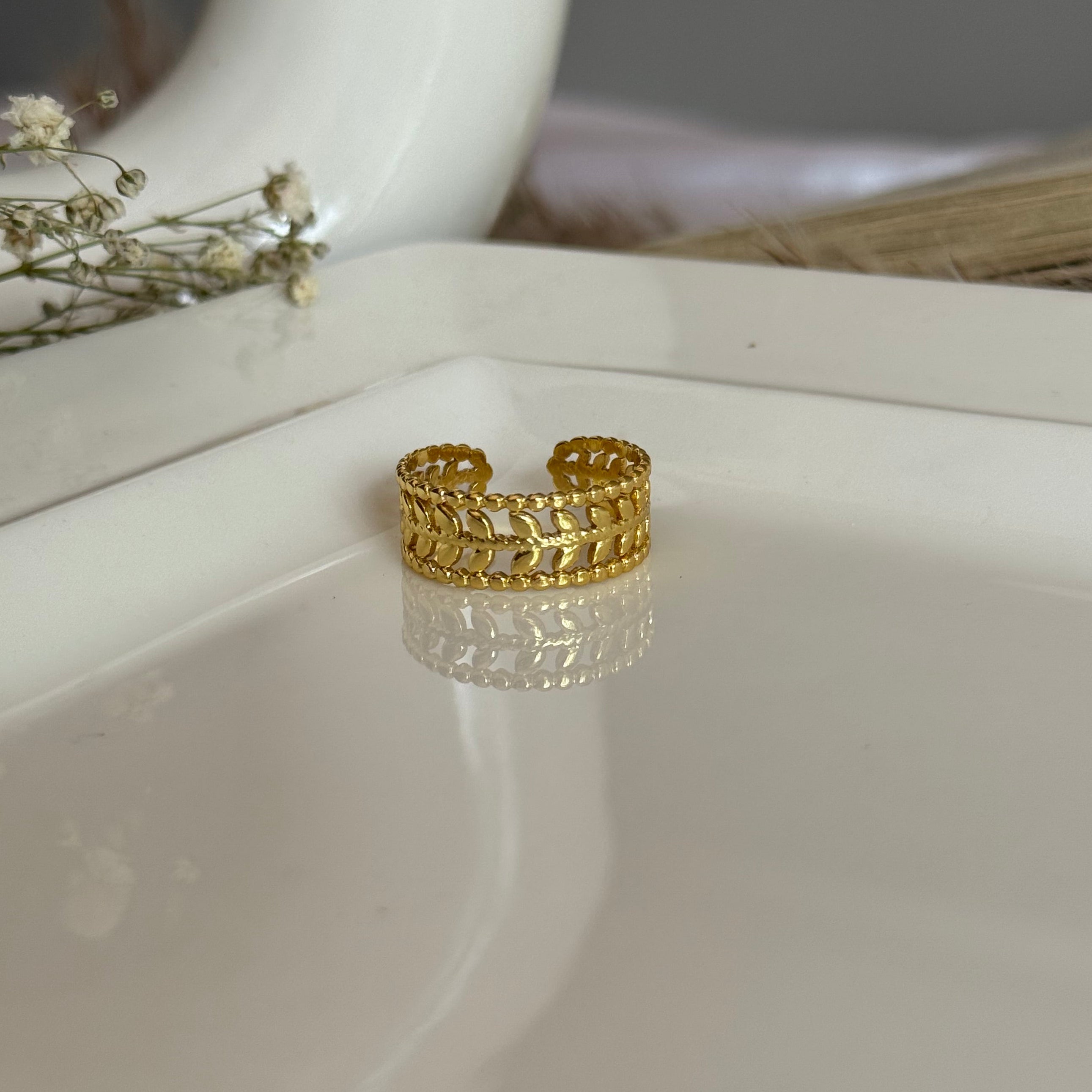 LAYERED LEAF RING