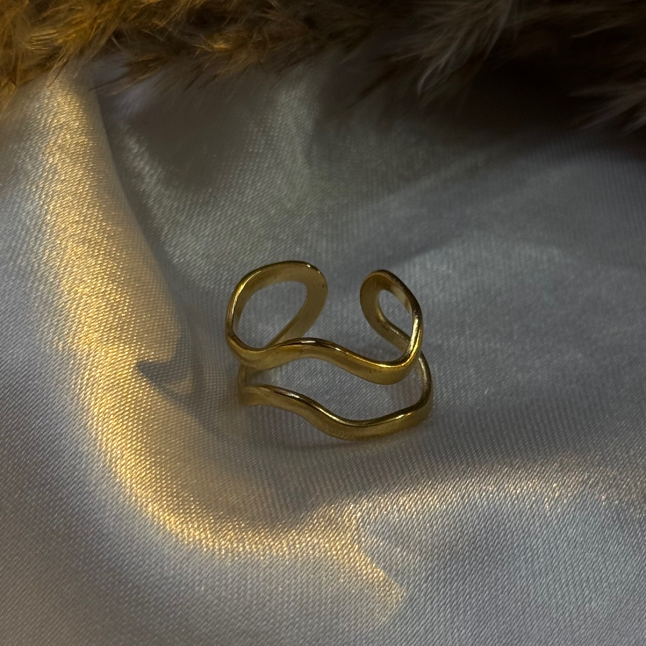 Wavy ring