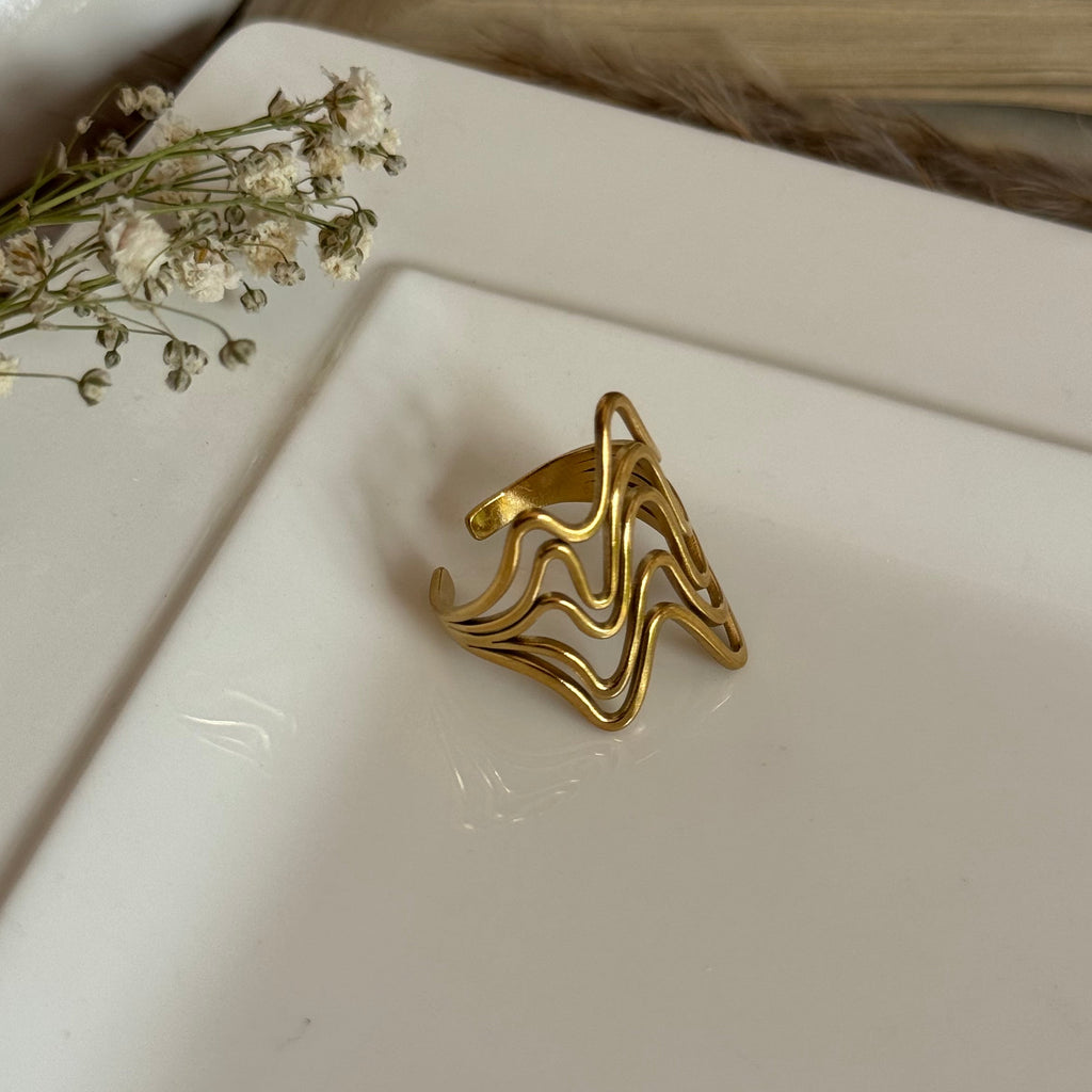WAVY RING