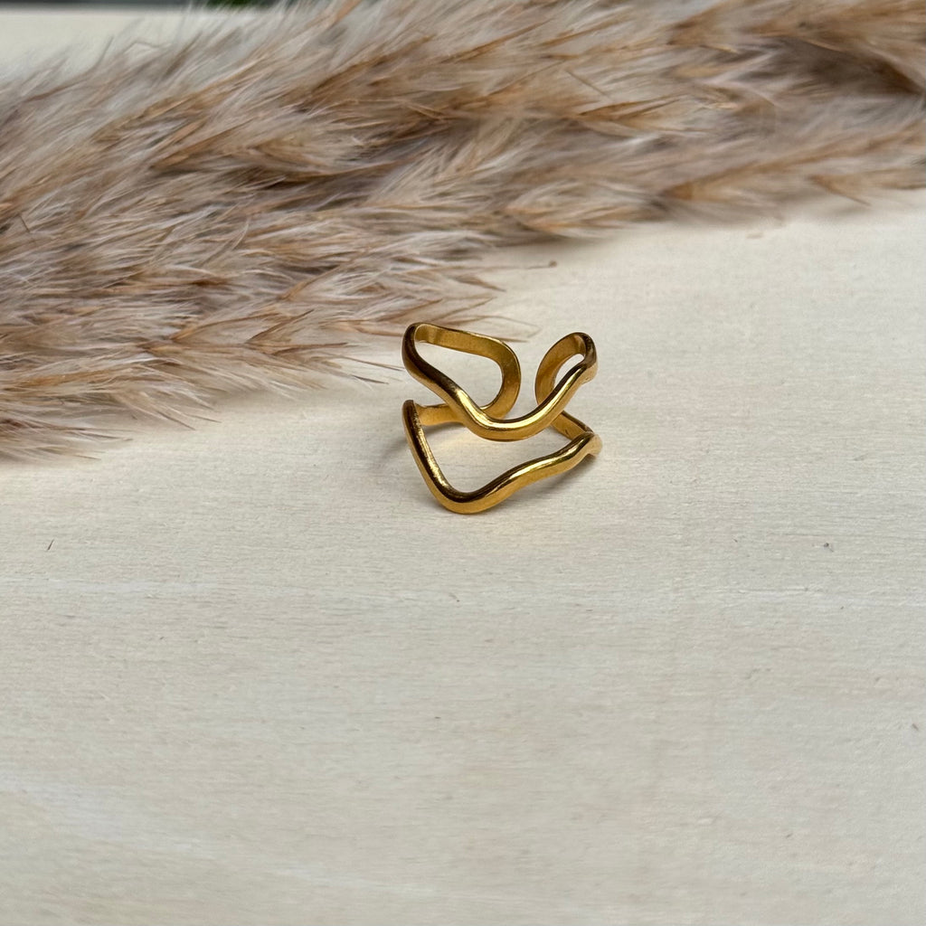 Wavy ring