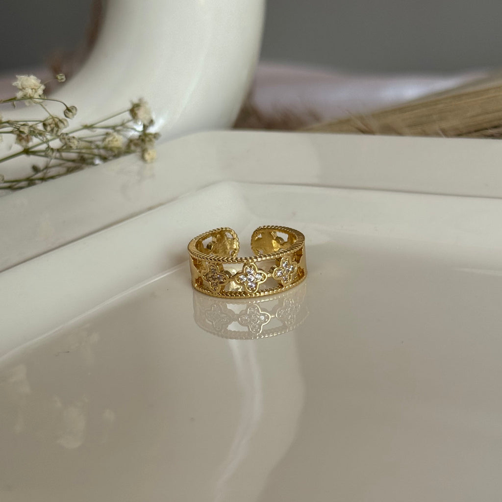 CLOVER RING