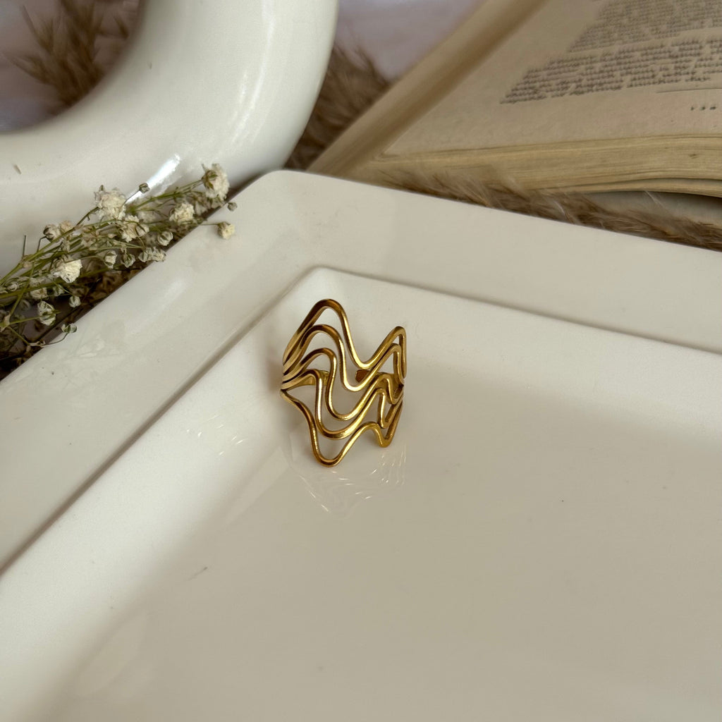 WAVY RING