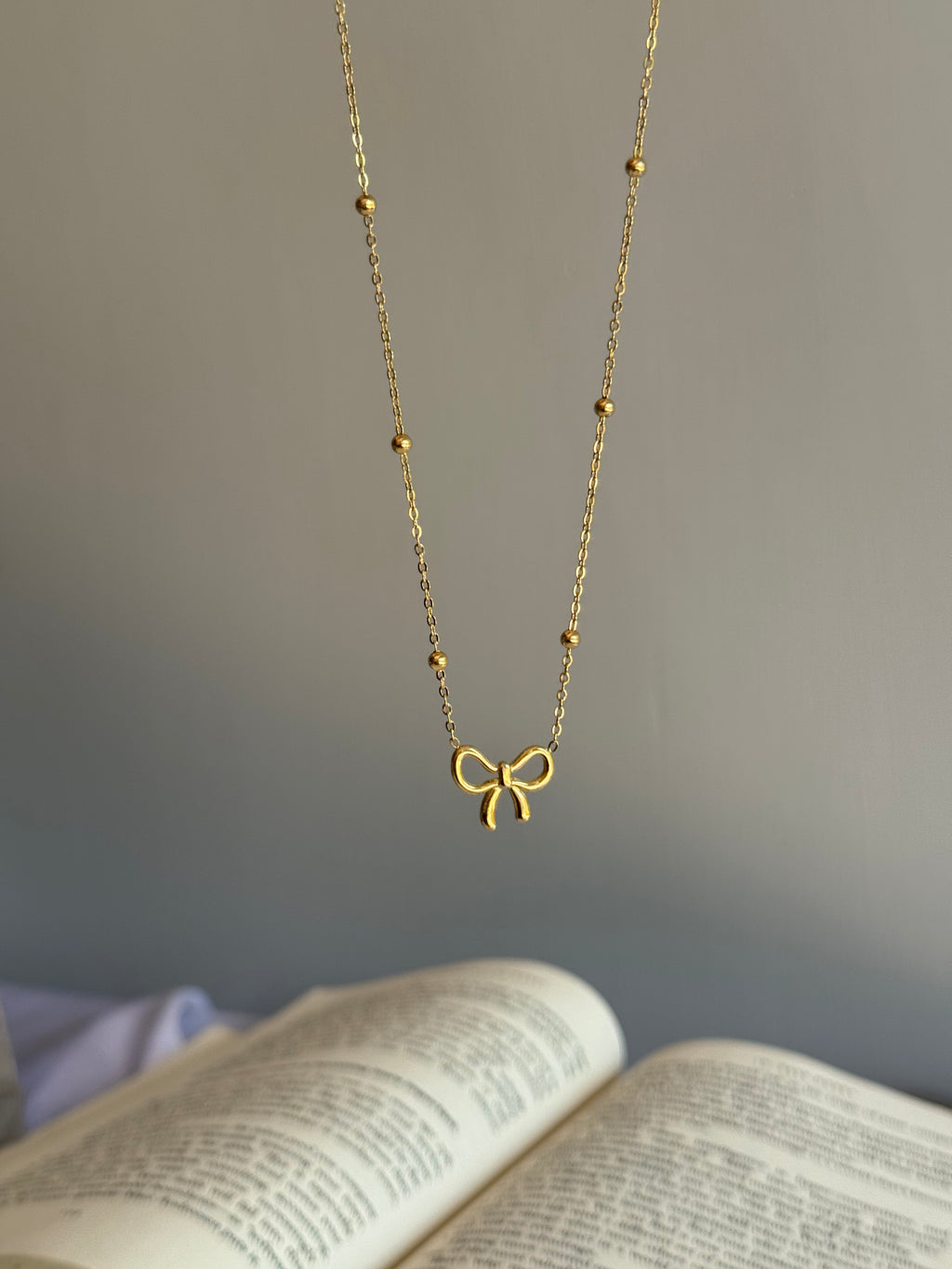 BOW NECKLACE