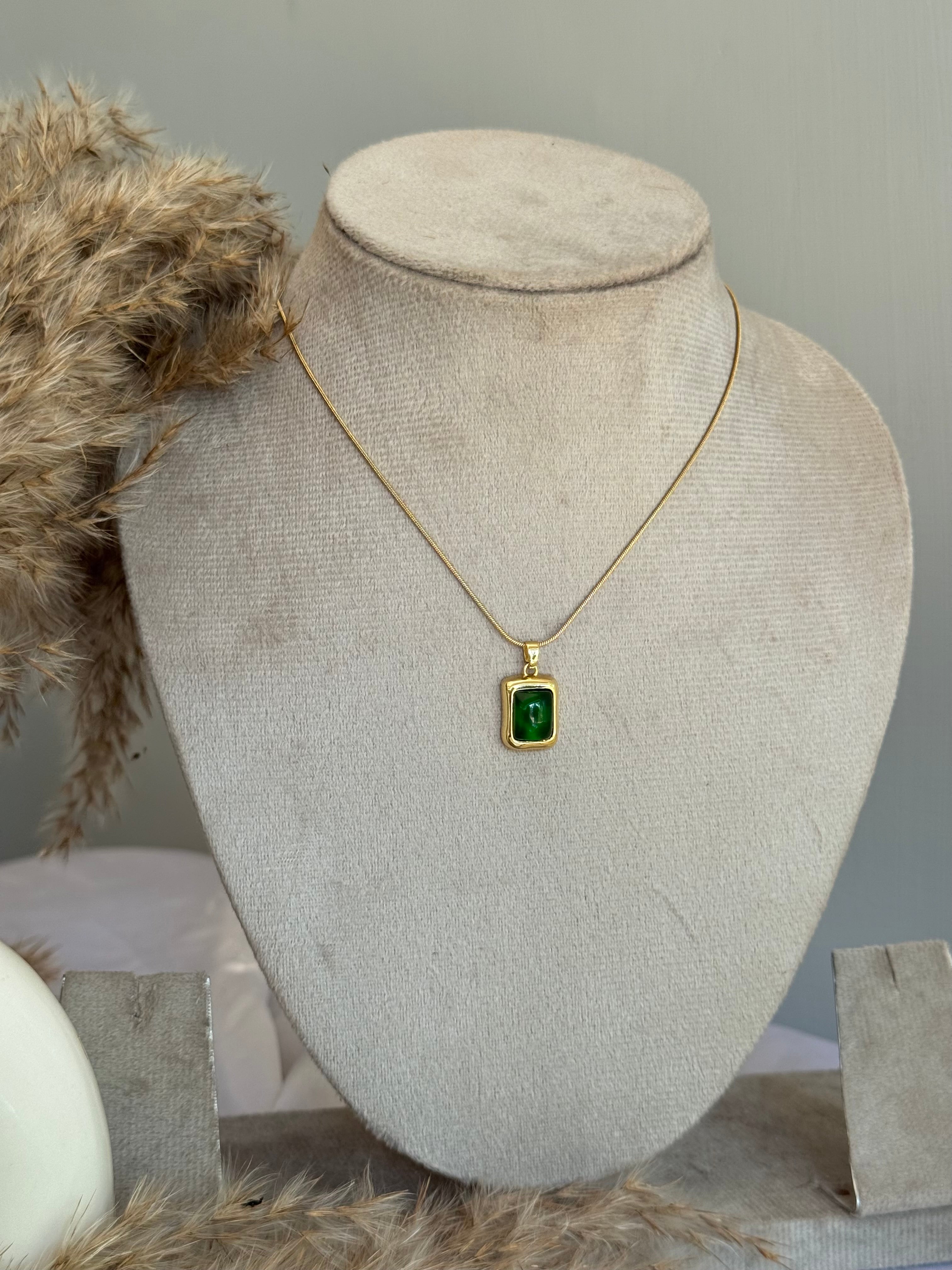LILOU NECKLACE