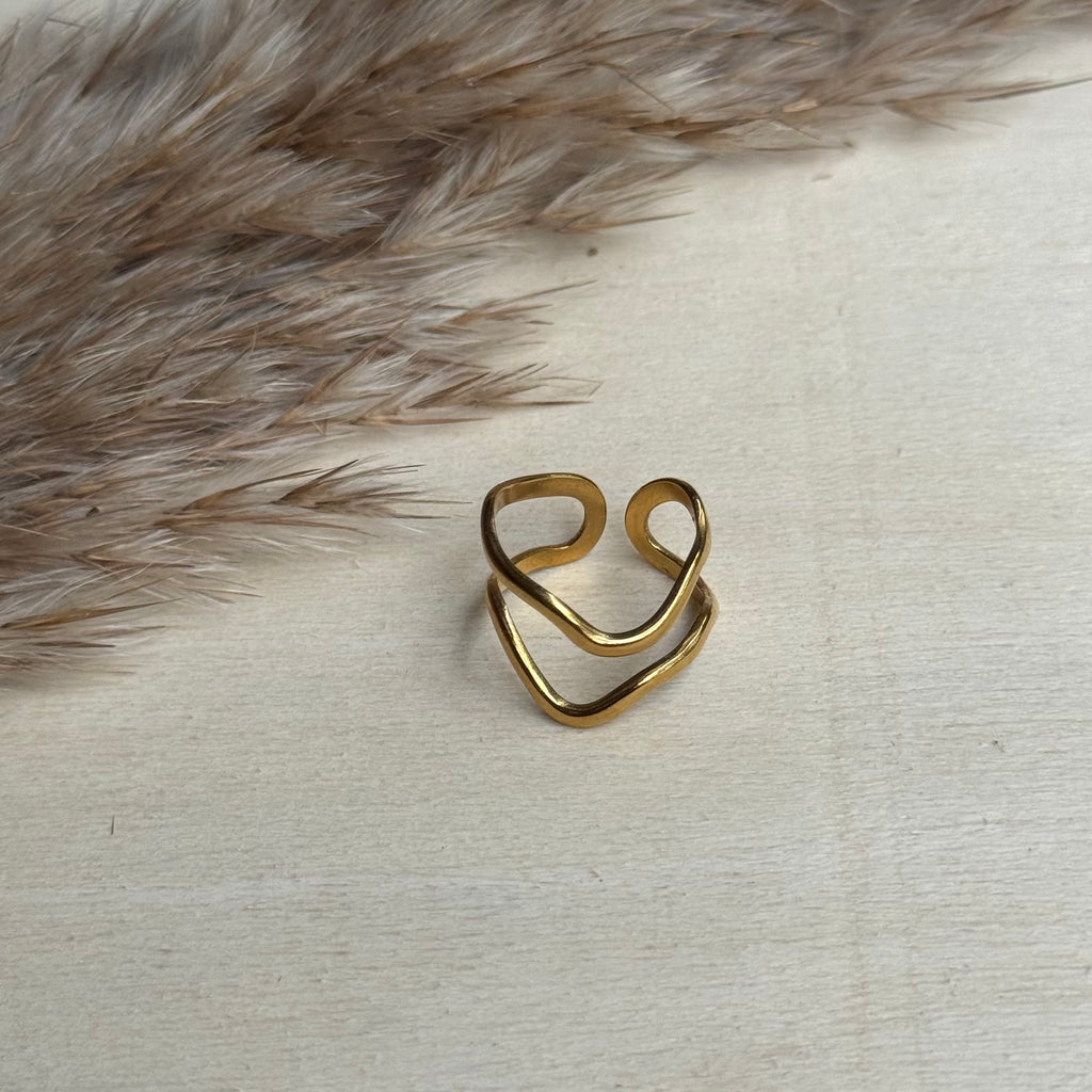 Wavy ring