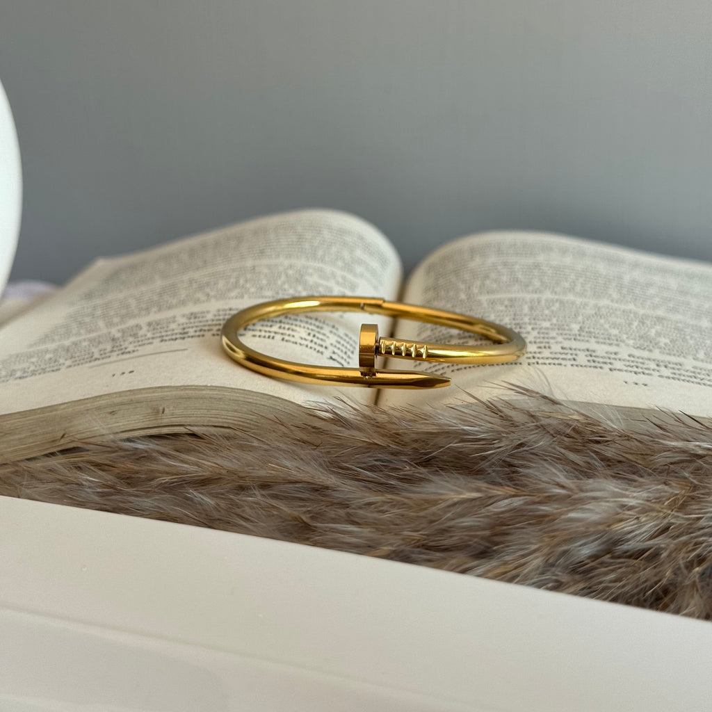 NAIL CUFF
