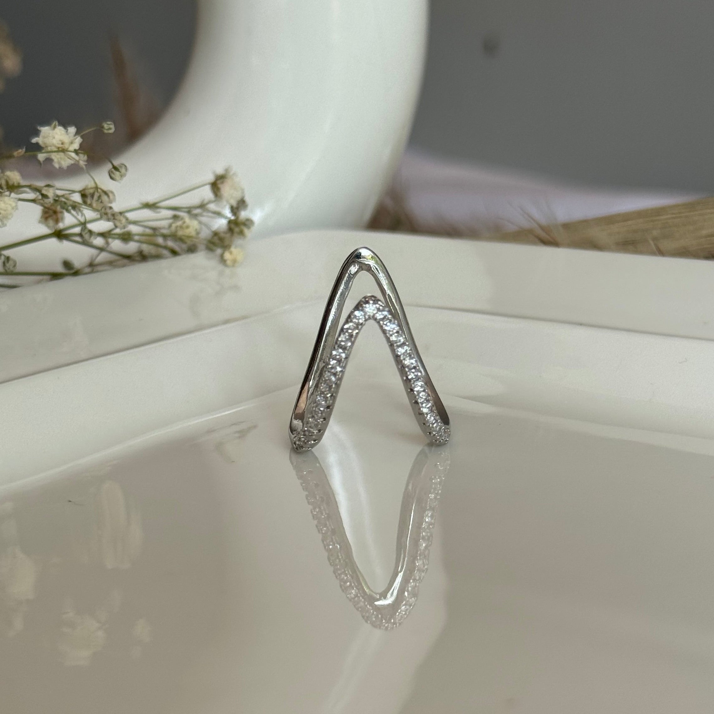 V RING
