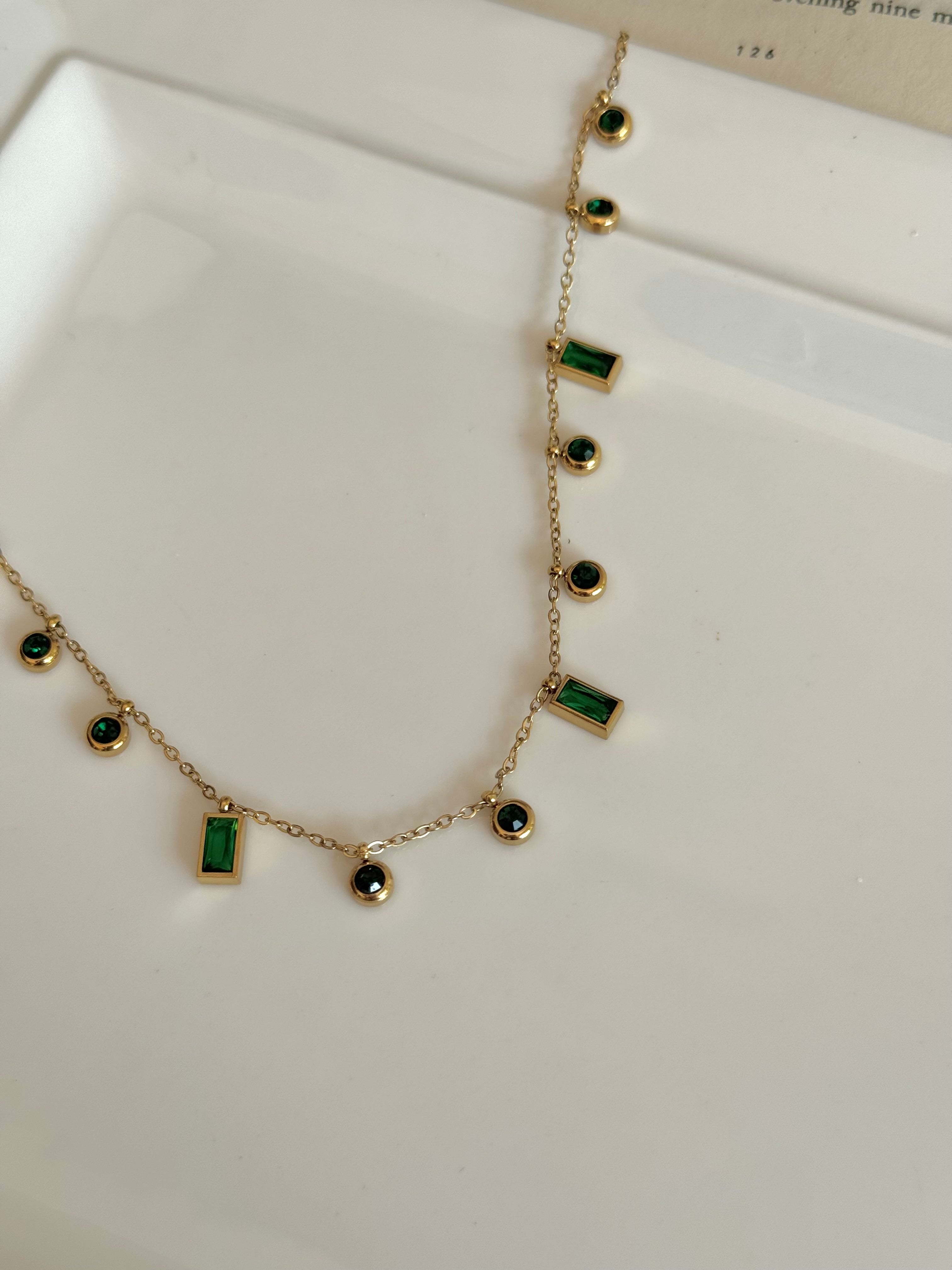 SCARLET EMARALD NECKLACE