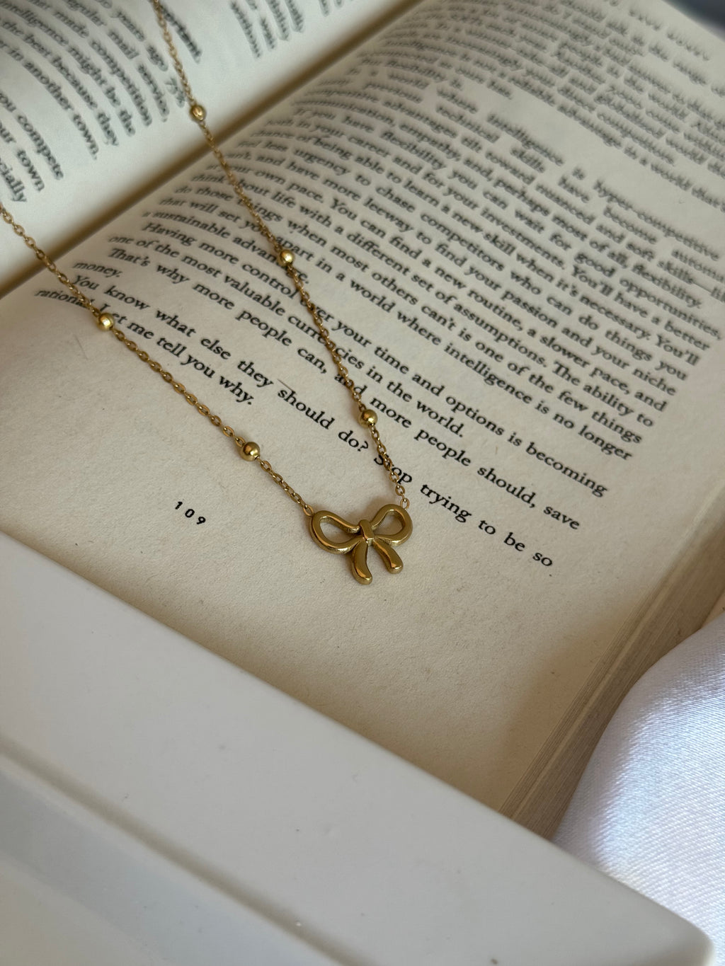 BOW NECKLACE