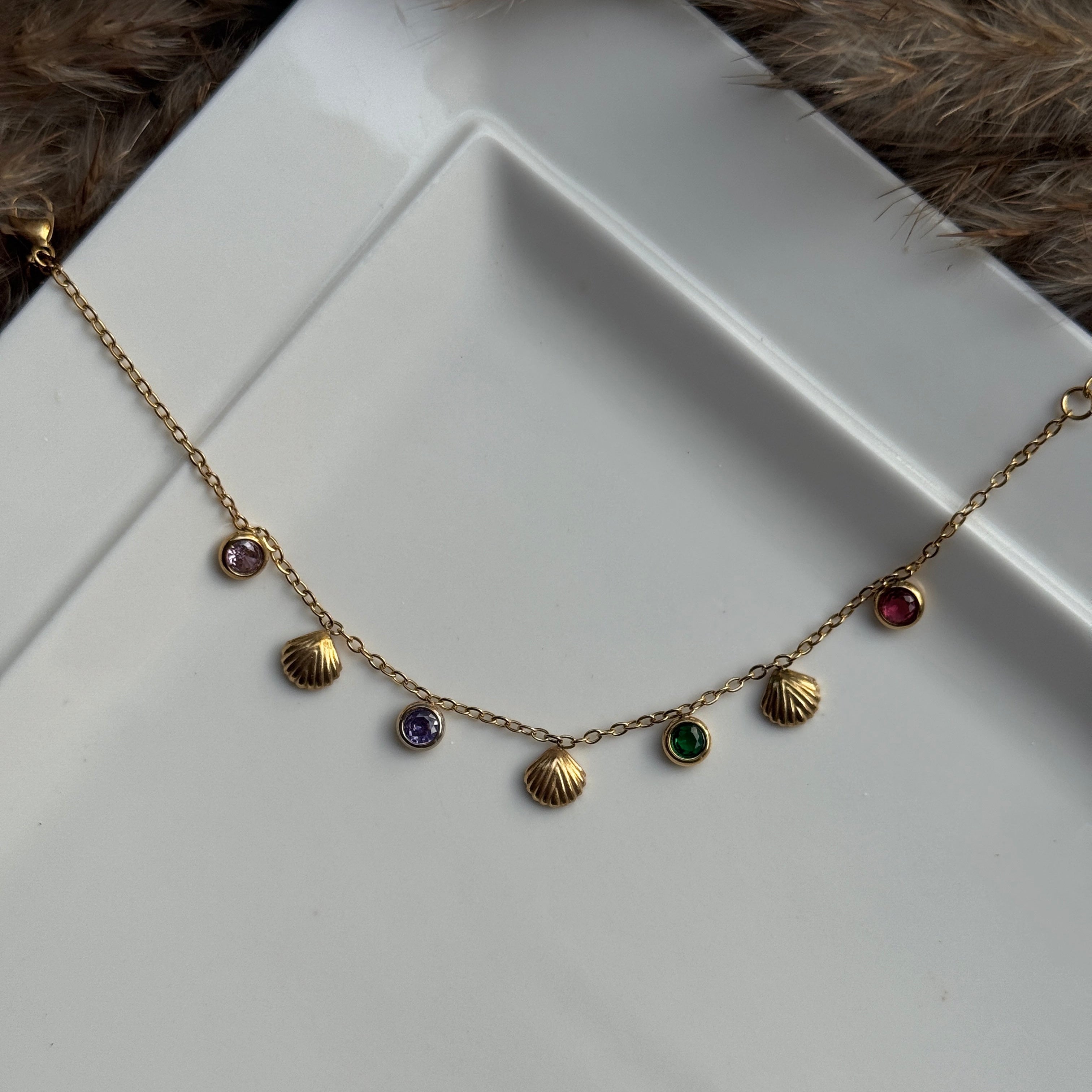 MULTISTONE SHELL BRACELET