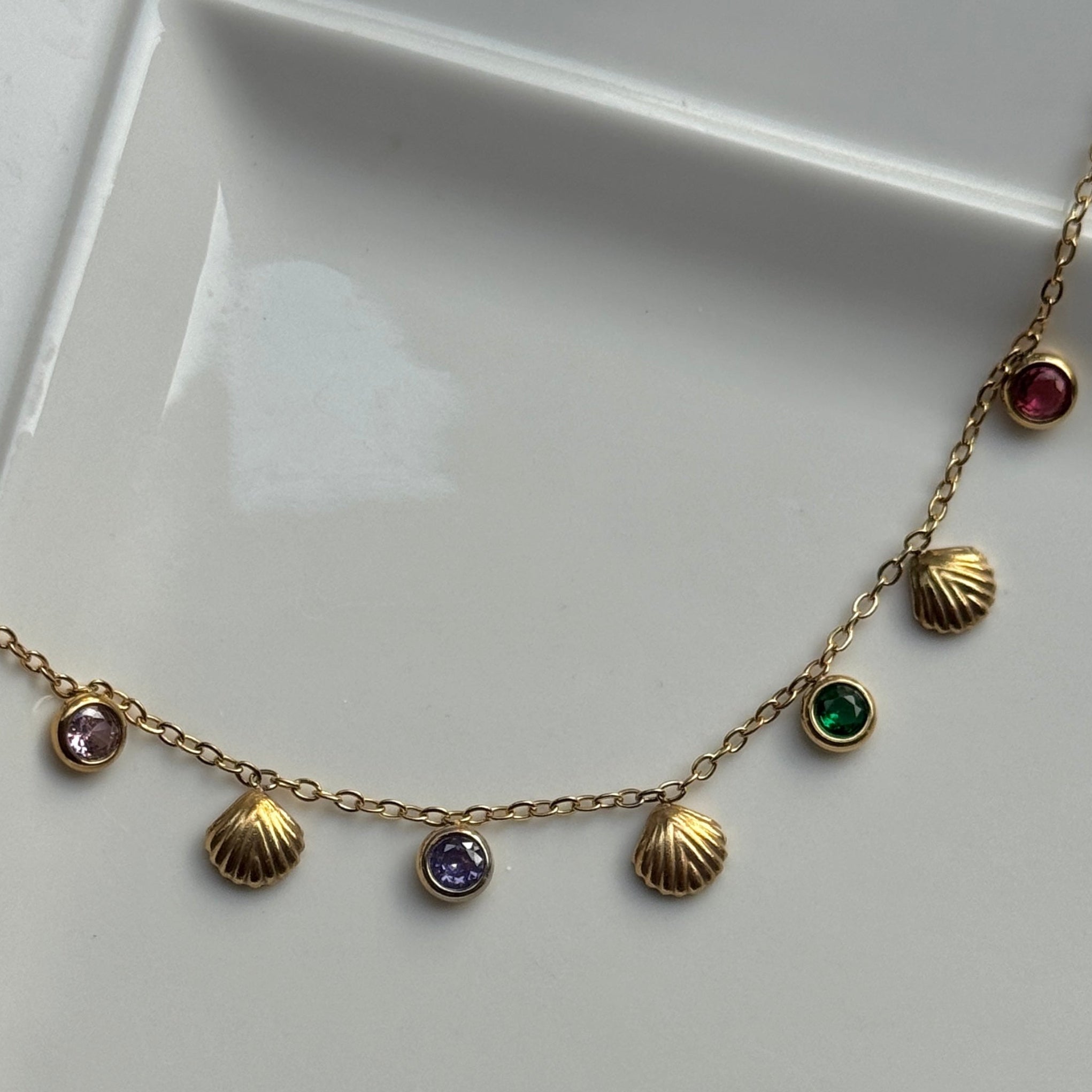 MULTISTONE SHELL BRACELET